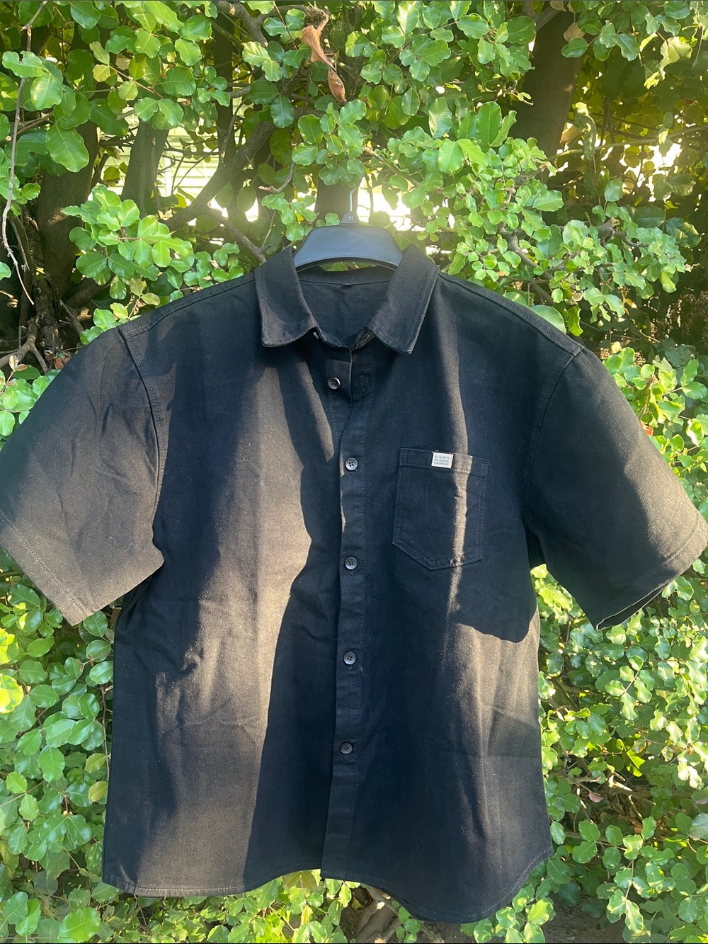 Men's Short-Sleeve Casual Button-Down Shirt in Black